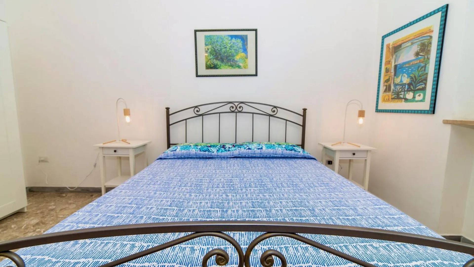 Robertone Guest House Bari 0*,  Italia